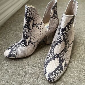 Steve Madden faux snake skin ankle booties. Worn once.